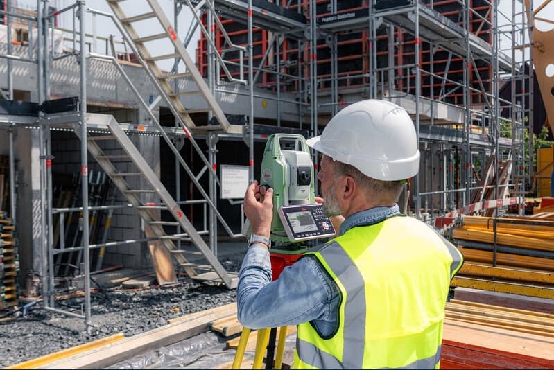 Leica Geosystems-ის ელექტრონული ტაქეომეტრი სამშენებლო ობიექტზე